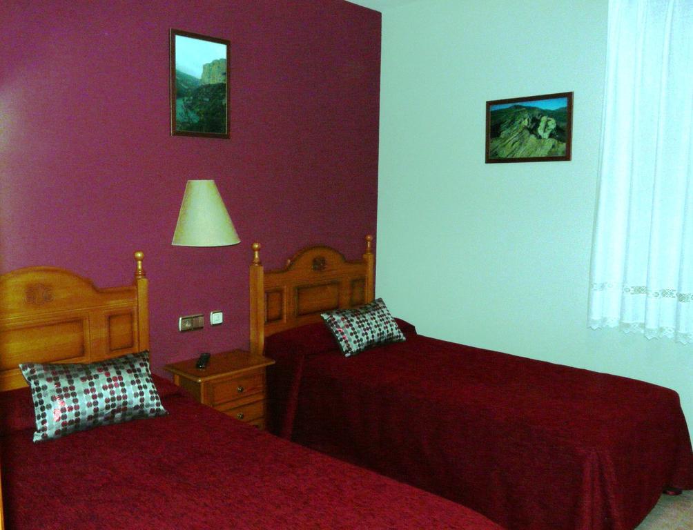 Hostal Rural Casa Castro Alberuela de la Liena Bagian luar foto