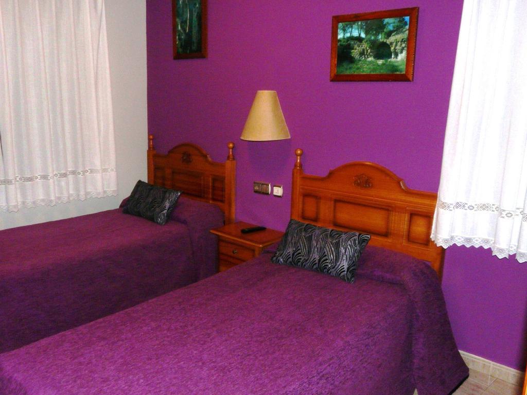 Hostal Rural Casa Castro Alberuela de la Liena Ruang foto