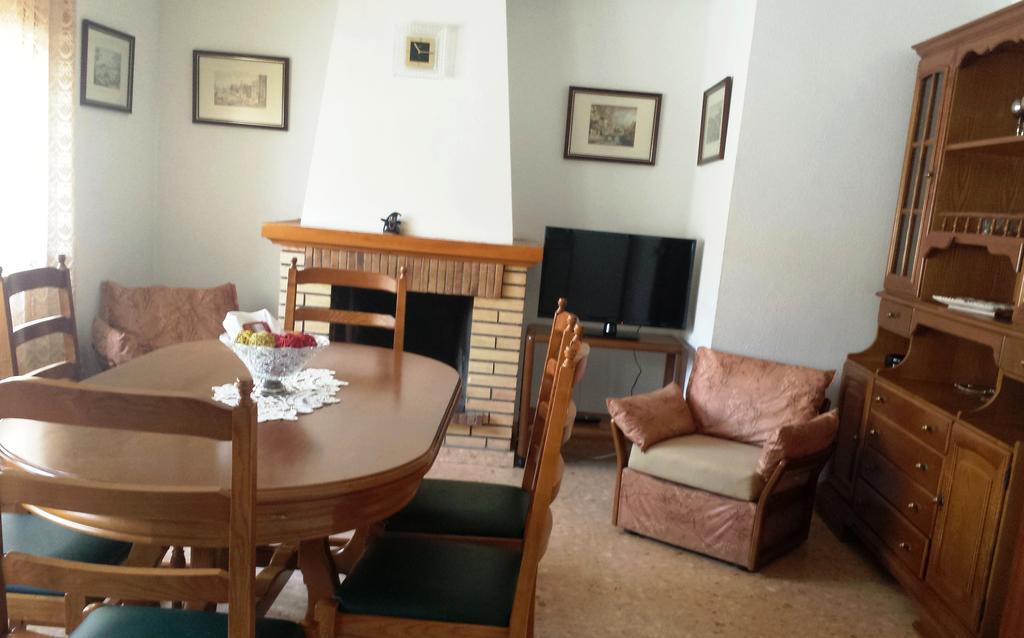 Hostal Rural Casa Castro Alberuela de la Liena Ruang foto