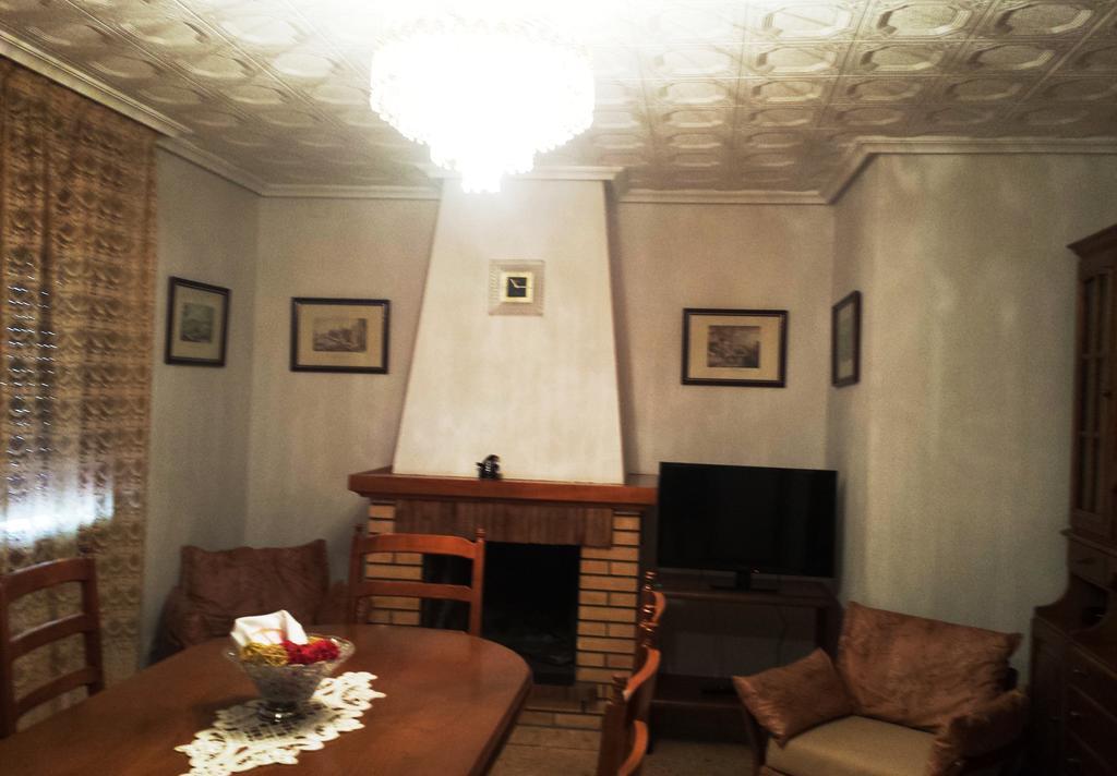 Hostal Rural Casa Castro Alberuela de la Liena Ruang foto