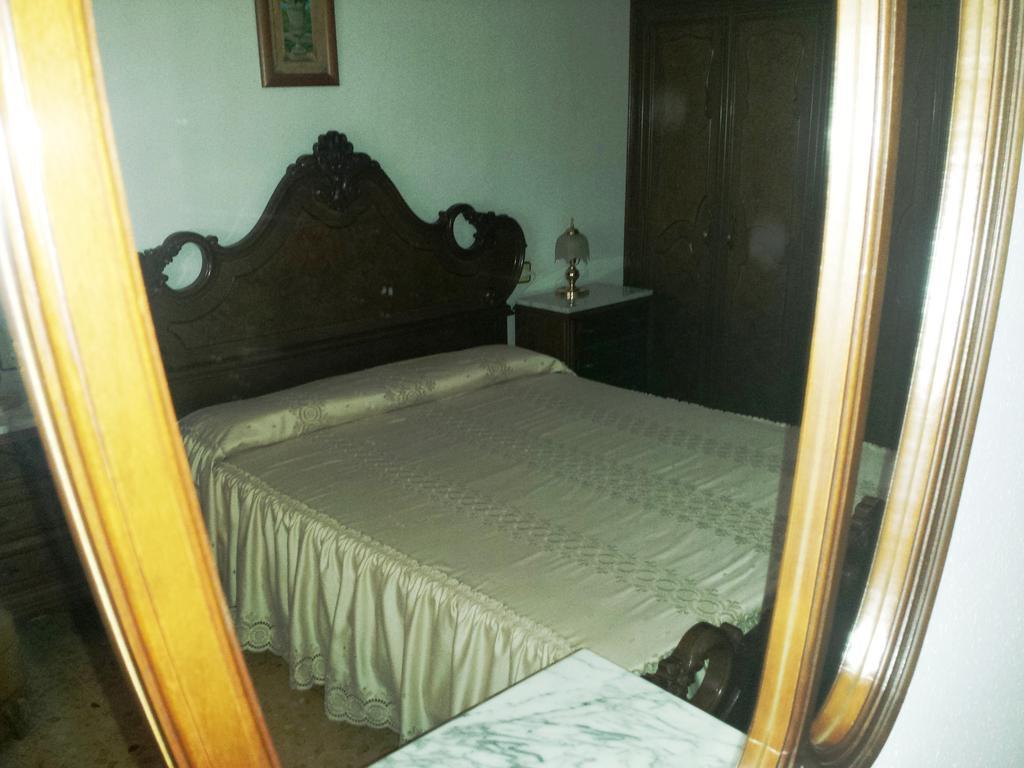 Hostal Rural Casa Castro Alberuela de la Liena Ruang foto