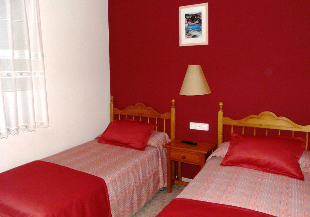 Hostal Rural Casa Castro Alberuela de la Liena Ruang foto