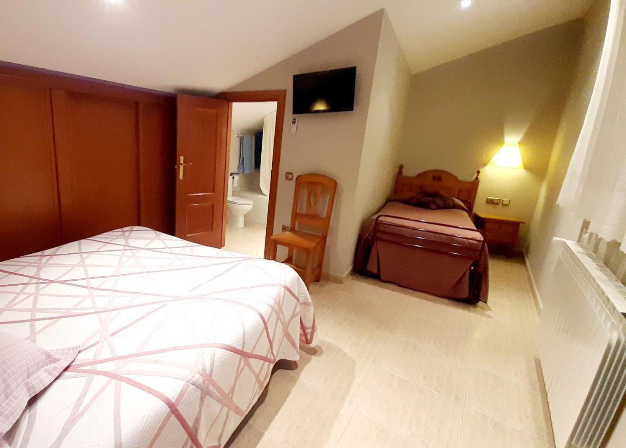 Hostal Rural Casa Castro Alberuela de la Liena Bagian luar foto