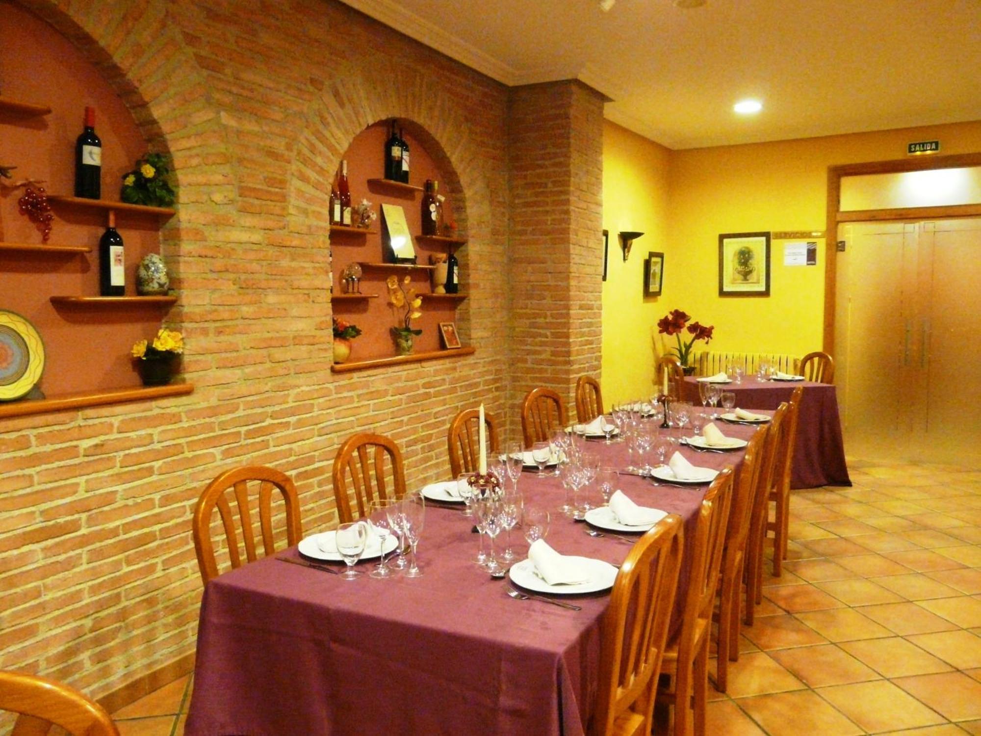 Hostal Rural Casa Castro Alberuela de la Liena Bagian luar foto