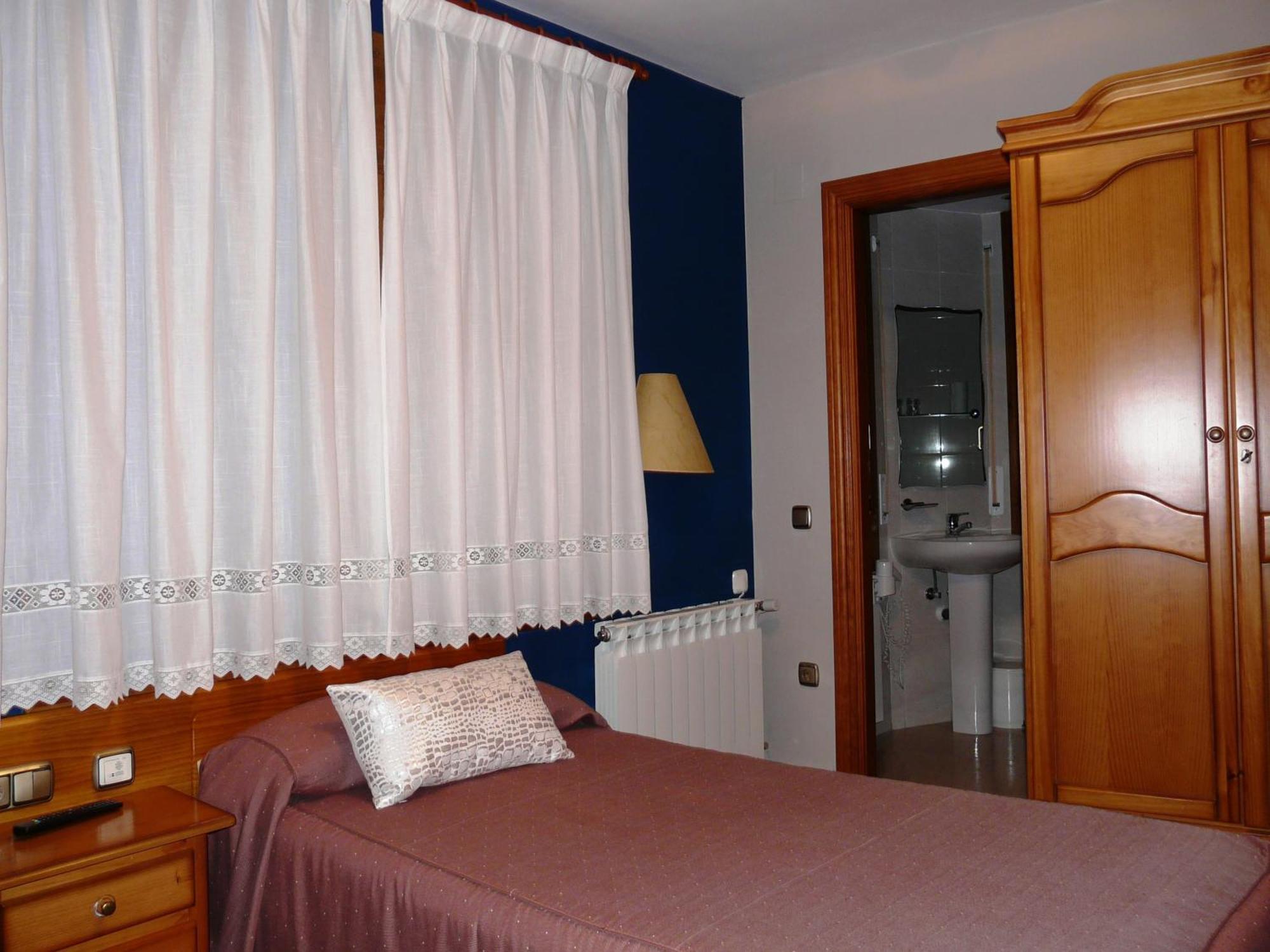 Hostal Rural Casa Castro Alberuela de la Liena Ruang foto