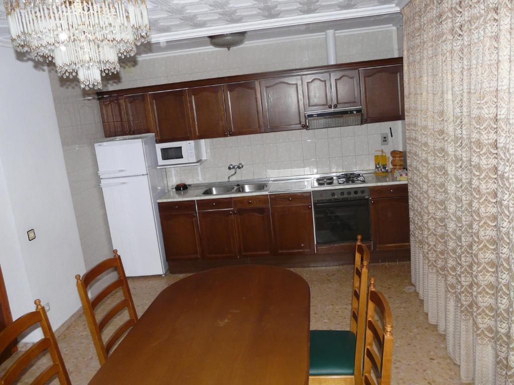 Hostal Rural Casa Castro Alberuela de la Liena Bagian luar foto