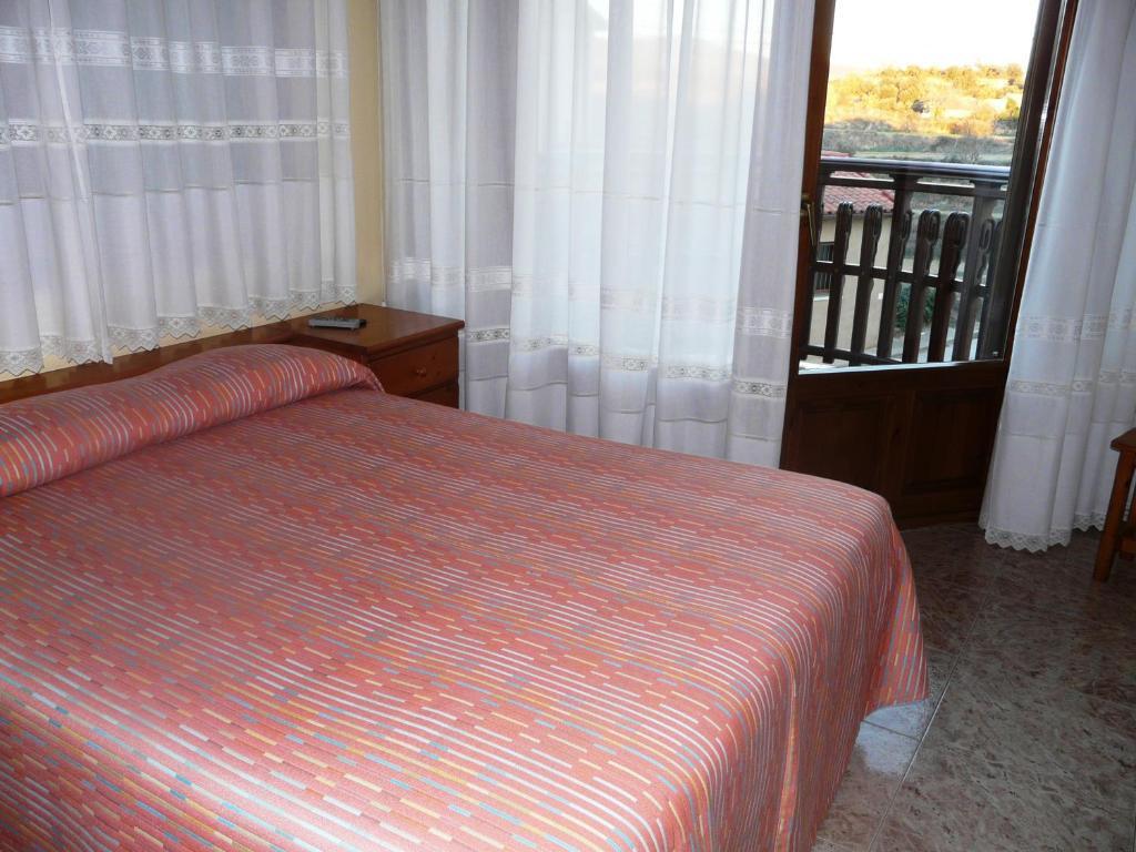 Hostal Rural Casa Castro Alberuela de la Liena Ruang foto