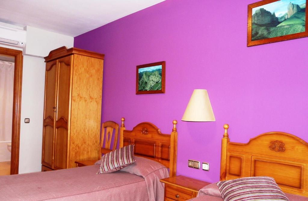 Hostal Rural Casa Castro Alberuela de la Liena Ruang foto