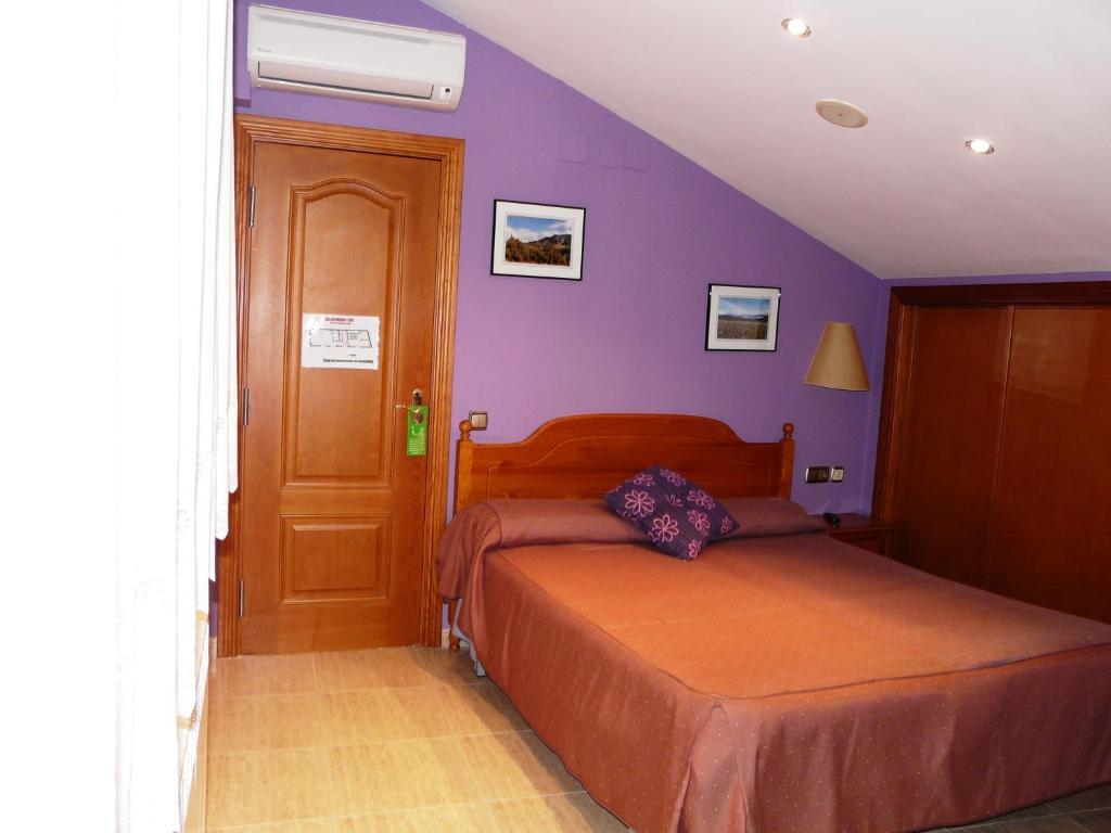 Hostal Rural Casa Castro Alberuela de la Liena Bagian luar foto