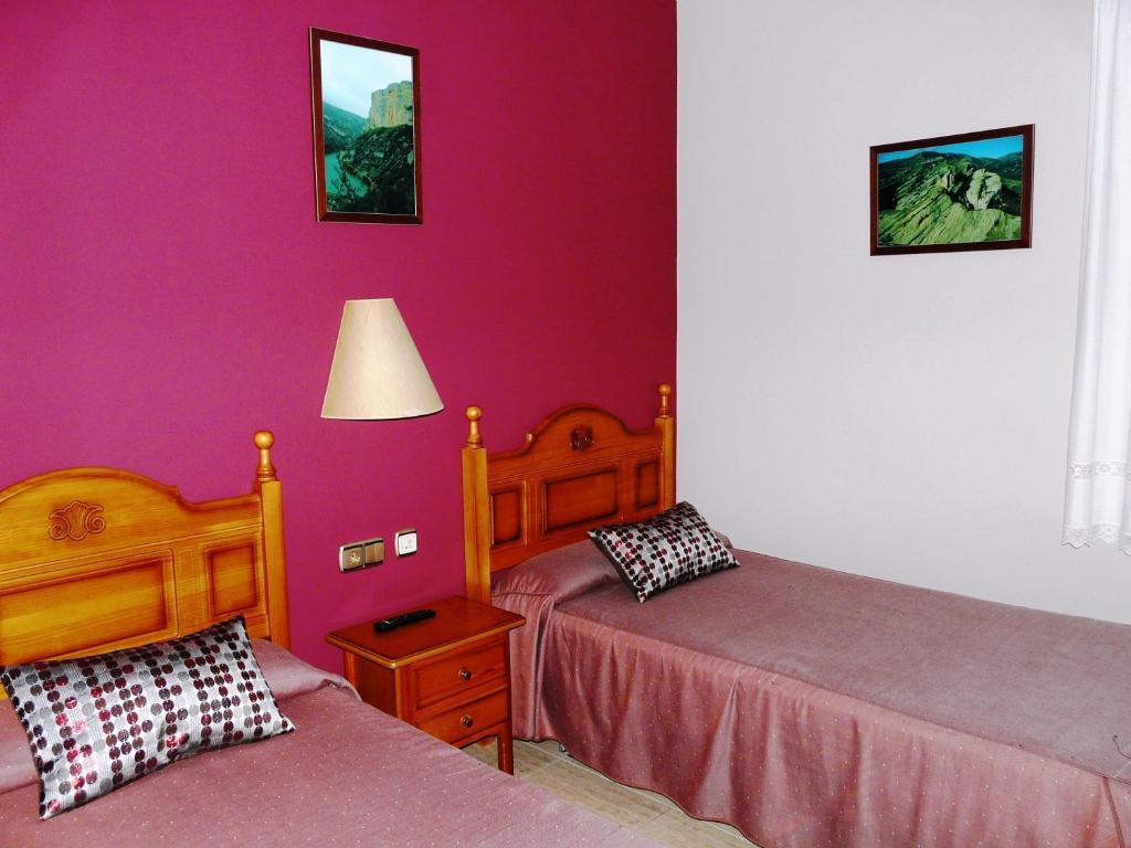 Hostal Rural Casa Castro Alberuela de la Liena Bagian luar foto