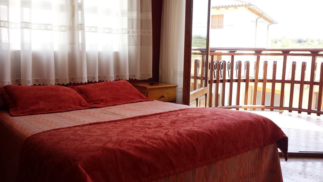 Hostal Rural Casa Castro Alberuela de la Liena Bagian luar foto